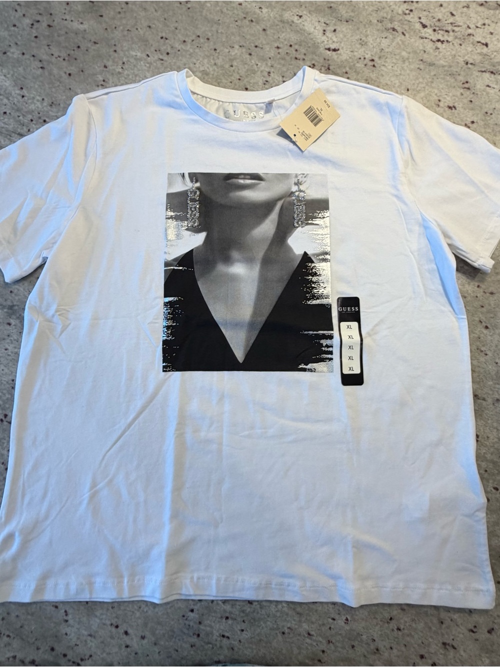NWT Womens Guess White Short-Sleeve Tee with Photo Graphic and Bling Earrings.